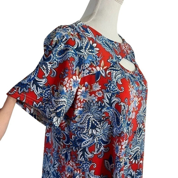 Sunny Leigh Floral Blouse Womens Large Red Blue Sharkbite Hem Tunic Cutout Neck - Picture 5 of 6